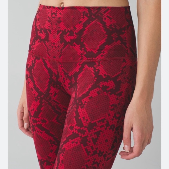 Lululemon Align Red and Black Animal Python Print 28” Leggings-Size 4 - Picture 2 of 8